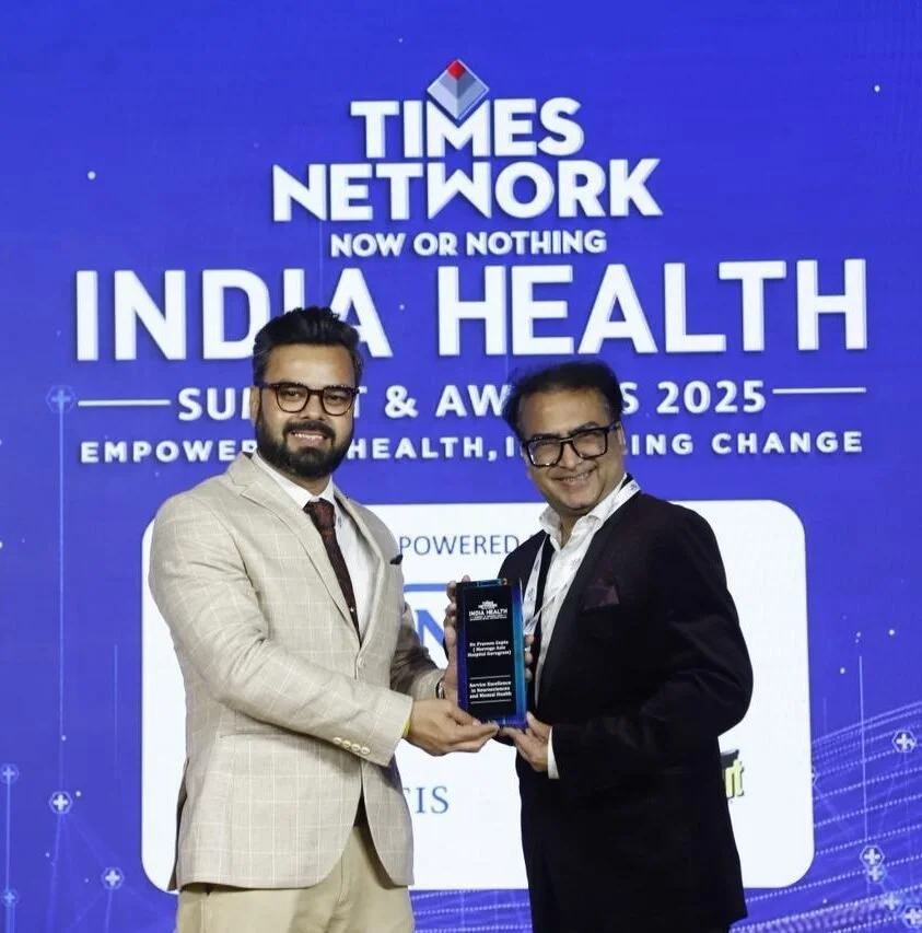 Dr. Praveen Gupta receiving an award